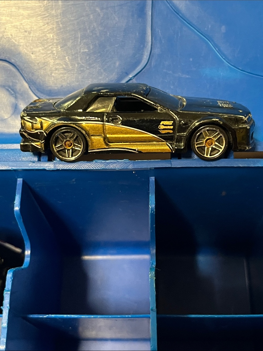 Black and Gold Die-Cast Racing Car Toy for Kids